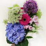 Load image into Gallery viewer, monthly hand tied bouquet subscription
