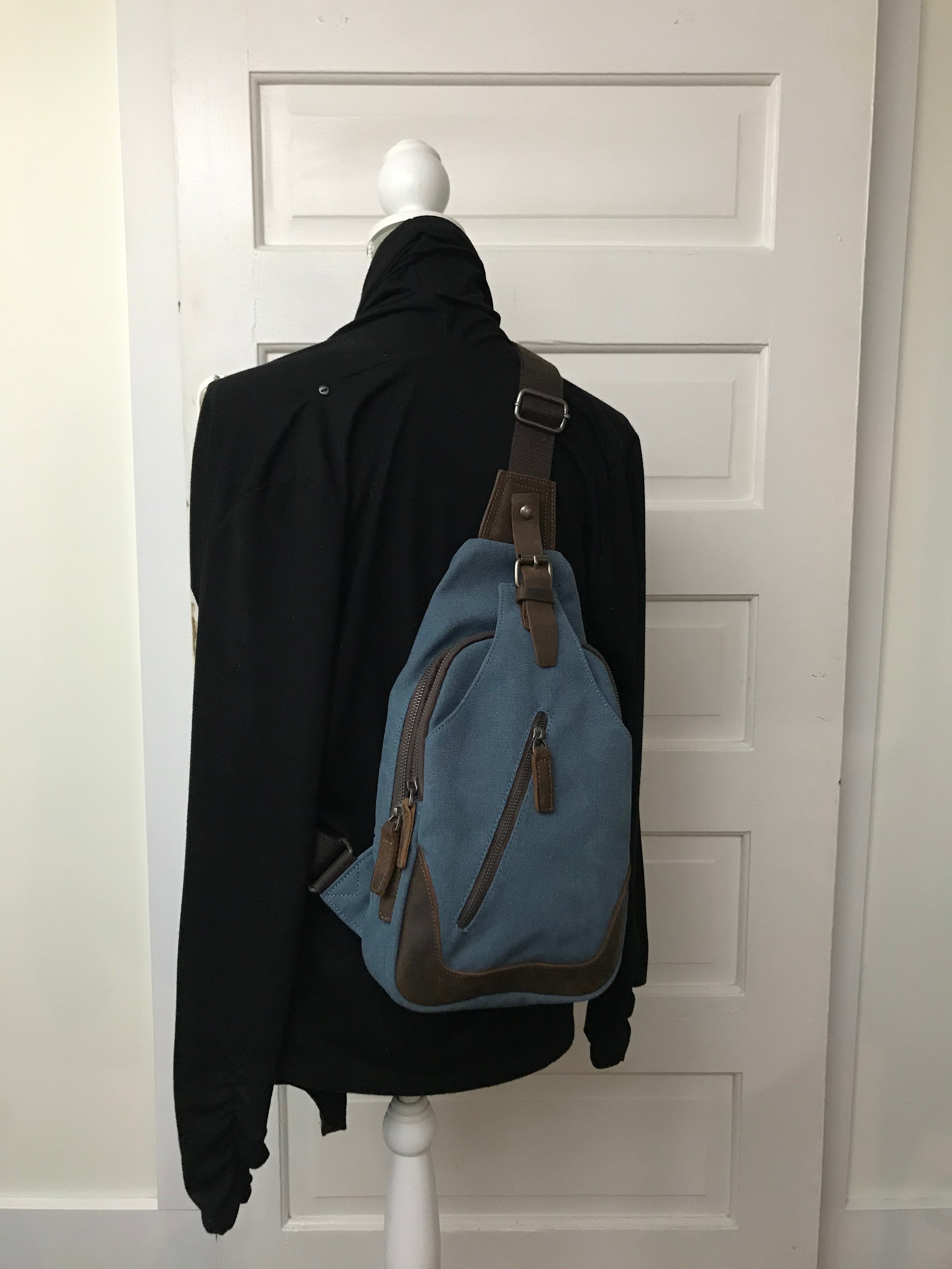 daVan sling backpack