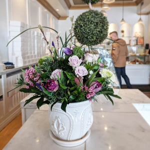weekly arrangement in a vase subscription
