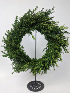 14" round boxwood wreath